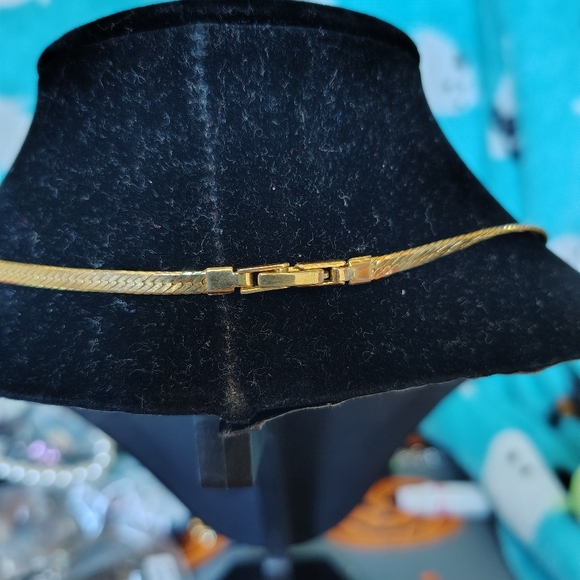 Gold toned chain - Picture 2 of 3